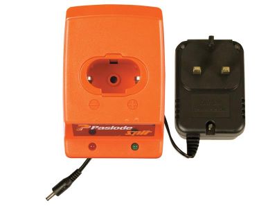 900200 Battery Charger with AC / DC Adaptor